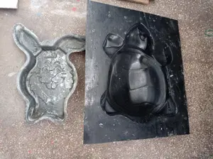 vand doua matrite broasca si cap iepure  decoratiunile au 30 cm lungime  100 lei ambele - imagine 2