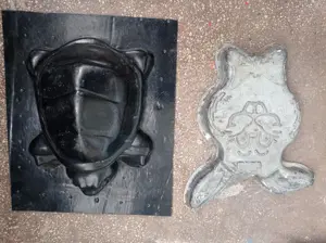 vand doua matrite broasca si cap iepure  decoratiunile au 30 cm lungime  100 lei ambele