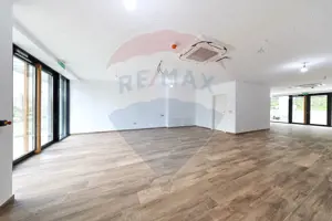 Spațiu comercial de închiriat, cu terasa, Cosmopolit!