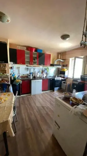 Apartament de vanzare, cu 5 camere, zona 300 Micalaca