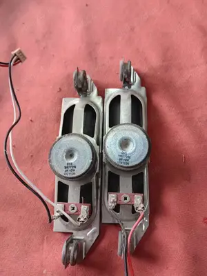 set 2 difuzoare 30077250 8ohm 10w de pe tv Telefunken 32hb4000 - imagine 4