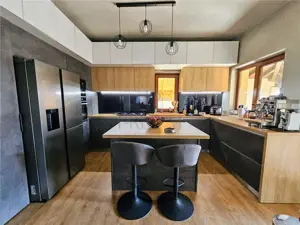 Casa individuala - zona foarte buna - suprafata mare - proiect deosebit - multiple imbunatatiri - imagine 5