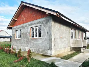 Casa de vanzare cu 3 camere in Girisu de Cris, Bihor