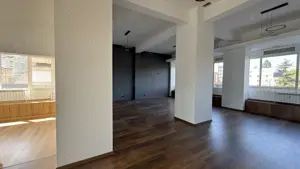 Spațiu birou ultracentral,s.u.207 mp, renovat, 4 încăperi,2 băi,?, nemobilat - imagine 2