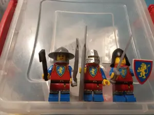 Lot cavaleri Lego Lion knights si black falcons - imagine 3