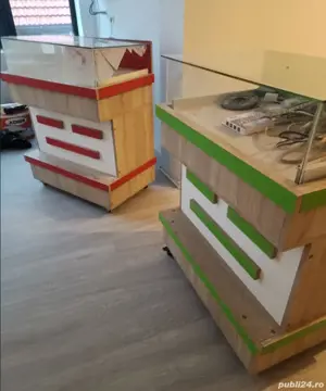 Vitrine prezentare marfă sau diverse rosu si verde impecabilă 