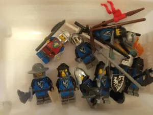 Lot cavaleri Lego Lion knights si black falcons - imagine 5