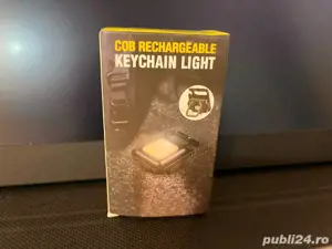 Mini lanternă LED cu deschizător de sticle