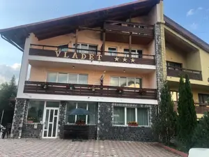 Cu 200 euro  luna  poti sa  inchiriezi  camere si apartamente   pentru un an  in pensiune -PREDEAL