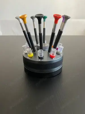 Ceasornicari. Set nou surubelnite