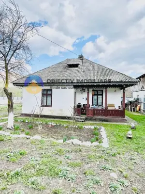 CASA traditionala PANGARATI la DN 15 cu vedere spre raul Bistrita
