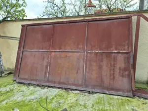 Porti mari pe role sau se pot si pe balamale!