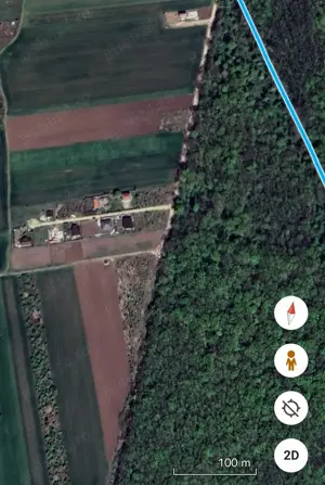 Loturi de vanzare lângă pădure