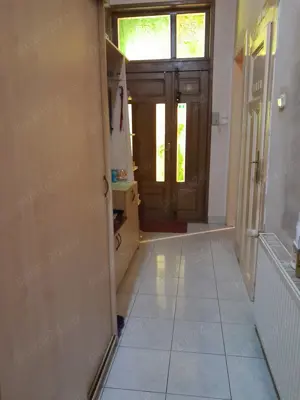 Vând apartament cu 4 camere în zona Piața Maria