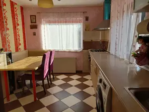 De vânzare vilă S+P+1 ( 2 apartamente  tip duplex) 7camere, 2 băi. - imagine 6