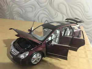 Macheta Auto Metalica Mercedes Benz R-Class; 1:18; Producator: Minichamps - imagine 4