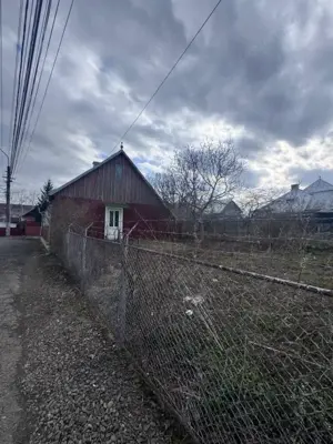 Casa demolabila, teren 1000mp, centru , Radauti