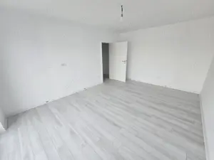 Nou. 3 camere. Etaj 1. Girocului langa Profi str. Neptun.  - imagine 5