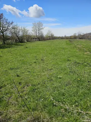 teren de  vânzare în Baia de Fier