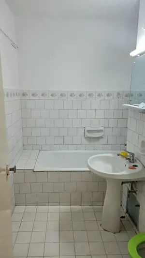 2 cam decomandat etaj intermediar zona Lipovei - imagine 4