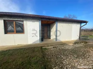 Vând teren intravilan cu solari si casa de contructie usoara. - imagine 4