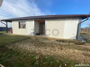 Vând teren intravilan cu solari si casa de contructie usoara. - imagine 2