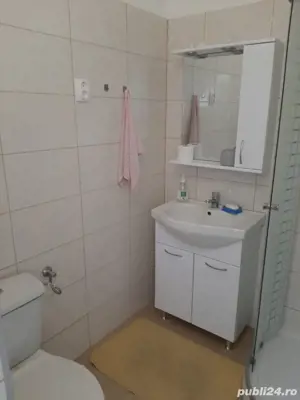 Închiriez apartament la casă