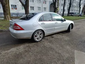 Vînd Mercedes c clasa din 2004 - imagine 7