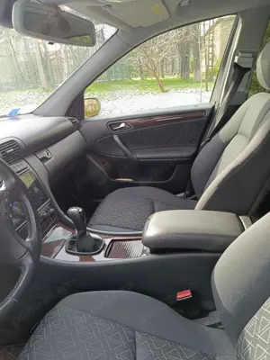 Vînd Mercedes c clasa din 2004 - imagine 3