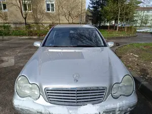 Vînd Mercedes c clasa din 2004 - imagine 4