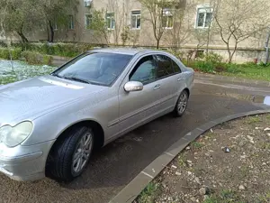 Vînd Mercedes c clasa din 2004 - imagine 5