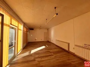 Spatiu de inchiriat in apropiere de aeroport si de autostrada! - imagine 3