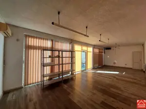 Spatiu de inchiriat in apropiere de aeroport si de autostrada!