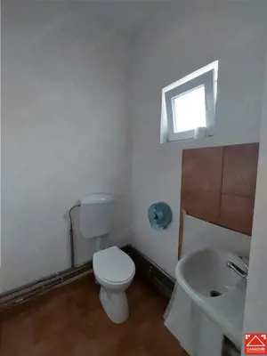 Spatiu de inchiriat in apropiere de aeroport si de autostrada! - imagine 8