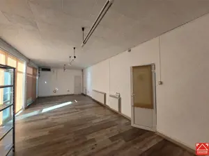 Spatiu de inchiriat in apropiere de aeroport si de autostrada! - imagine 4