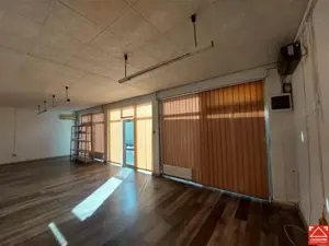 Spatiu de inchiriat in apropiere de aeroport si de autostrada! - imagine 2