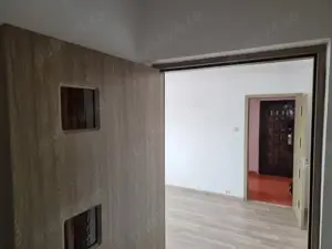 A 43 Proprietarul vinde apartament 3 camere ,luminos , Cascada Bacău