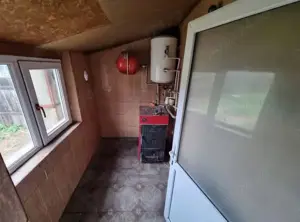 A 39 Proprietarul vinde in Buhuși ,casa 3 camere  la strada ,  - imagine 5