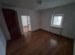 A 39 Proprietarul vinde in Buhuși ,casa 3 camere  la strada ,  - imagine 3