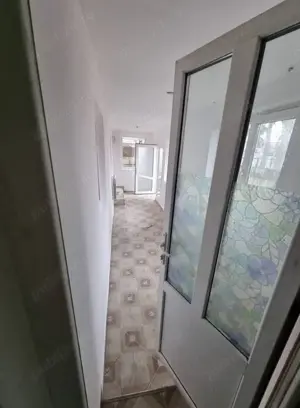 A 39 Proprietarul vinde in Buhuși ,casa 3 camere  la strada ,  - imagine 8