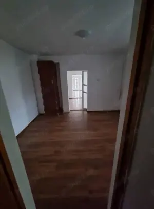 A 39 Proprietarul vinde in Buhuși ,casa 3 camere  la strada ,  - imagine 6