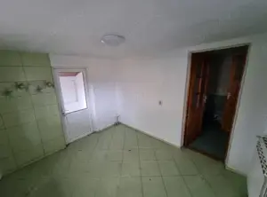 A 39 Proprietarul vinde in Buhuși ,casa 3 camere  la strada ,  - imagine 11