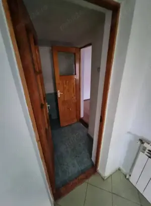 A 39 Proprietarul vinde in Buhuși ,casa 3 camere  la strada ,  - imagine 9
