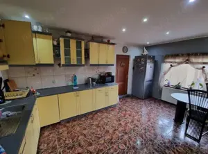 A 38 Proprietarul vinde 2 case cu 510 mp teren in Șerbănești Bacău  - imagine 4