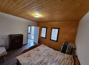 A 38 Proprietarul vinde 2 case cu 510 mp teren in Șerbănești Bacău  - imagine 12