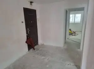 A 36 Apartament modificat , Cora ,etajul 1 ,confort 1 ,cu balcon închis și centrala ,3 camere ,  - imagine 2