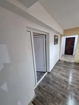 A 34 Proprietarul vinde apart 2 cam demisol strada George Bacovia mobilat ,utilat ,cu centrala ,, - imagine 5