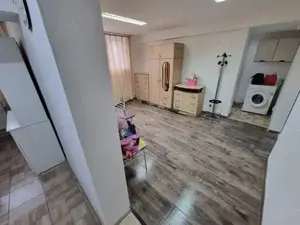 A 34 Proprietarul vinde apart 2 cam demisol strada George Bacovia mobilat ,utilat ,cu centrala ,,