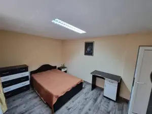 A 34 Proprietarul vinde apart 2 cam demisol strada George Bacovia mobilat ,utilat ,cu centrala ,, - imagine 3