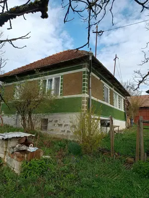 Casă la sat- cu teren de 3000 m  - imagine 2